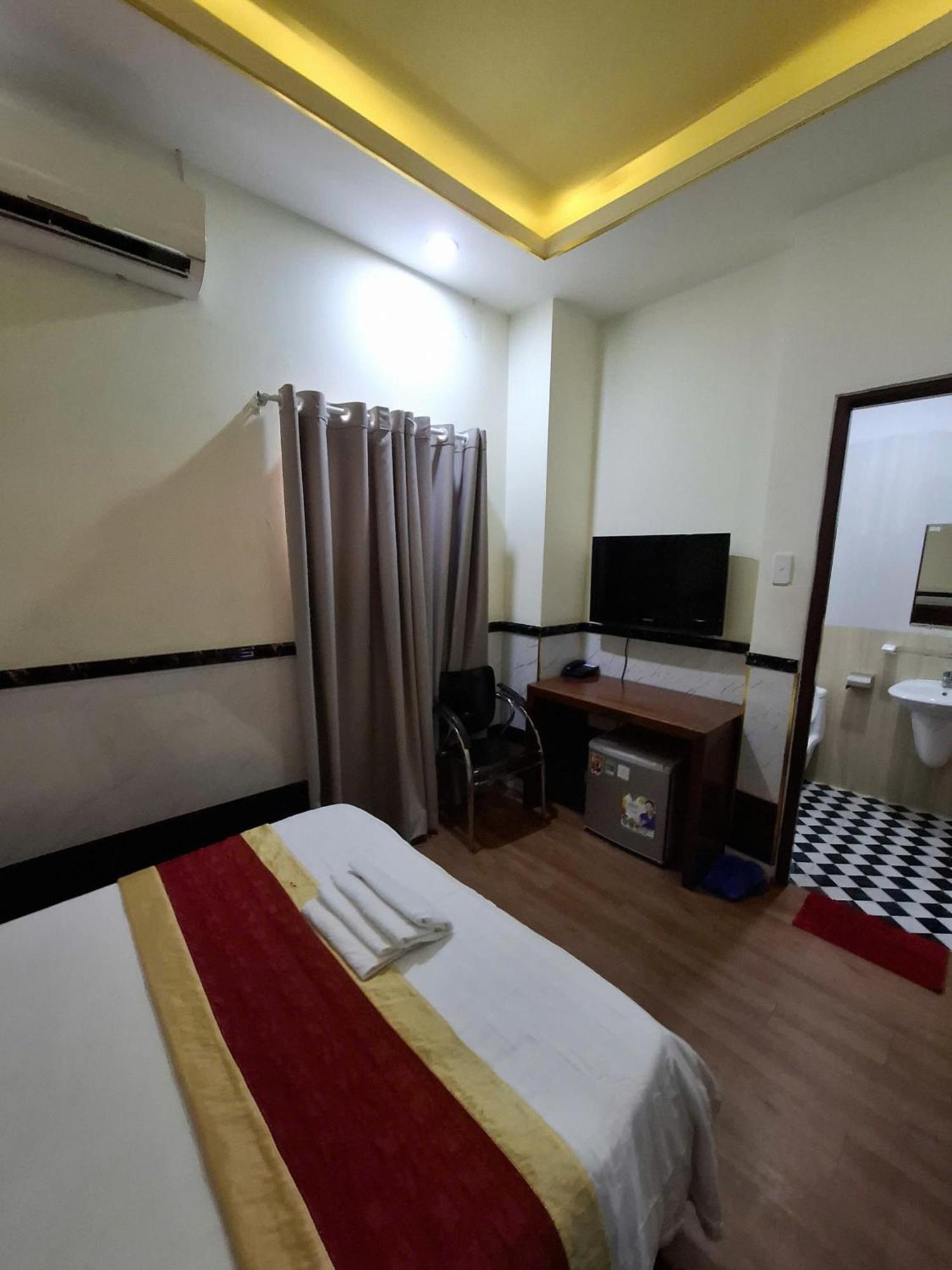 Khách sạn Saigon Night 3*