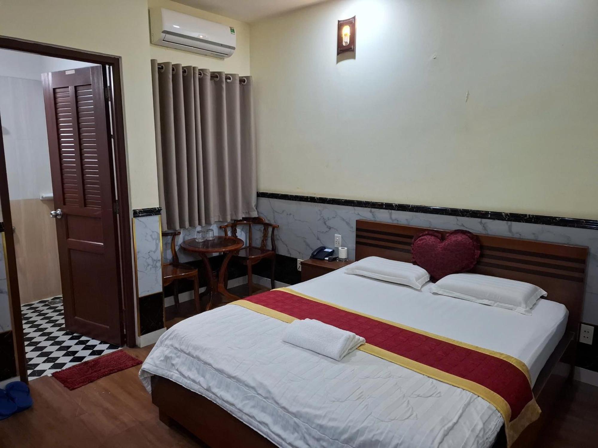 Saigon Night Hotel