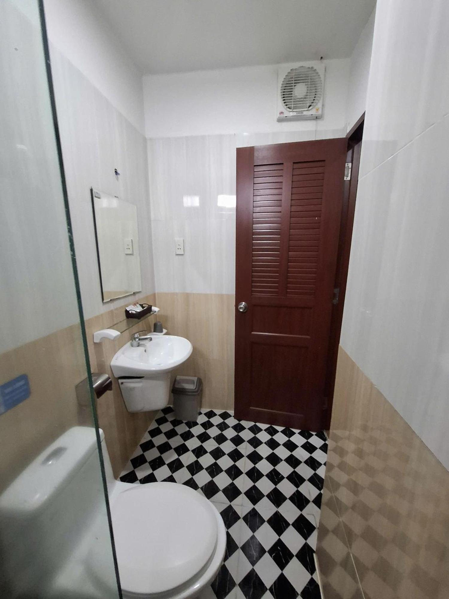 Saigon Night Hotel 3*