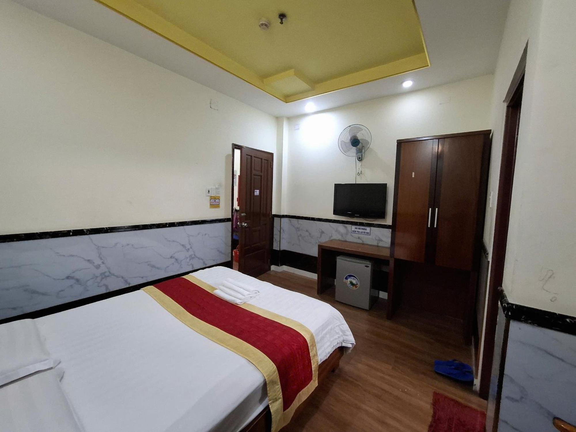 Hotel Saigon Night 3*